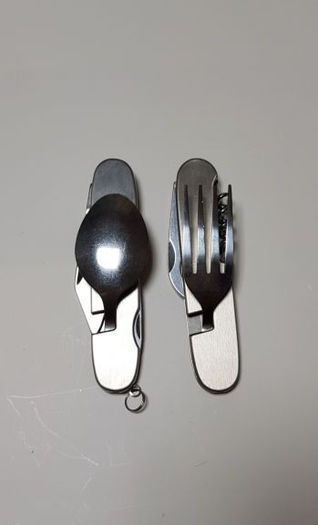 잡화 및 캠핑용품정리 장화 콜맨버너 담요 맥가이버 (중고장터 - 비낚시용품)