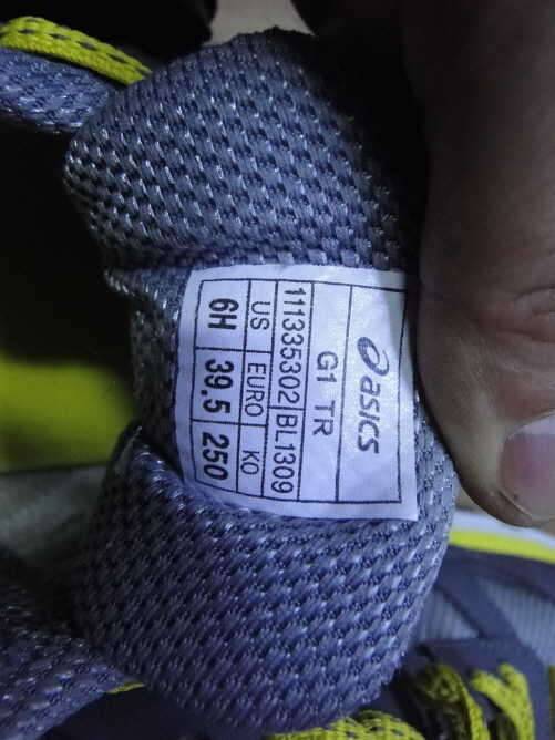 나이키255아식스250런닝화와 삐에르가르뎅니트티95팝니다 (중고장터 - 비낚시용품)