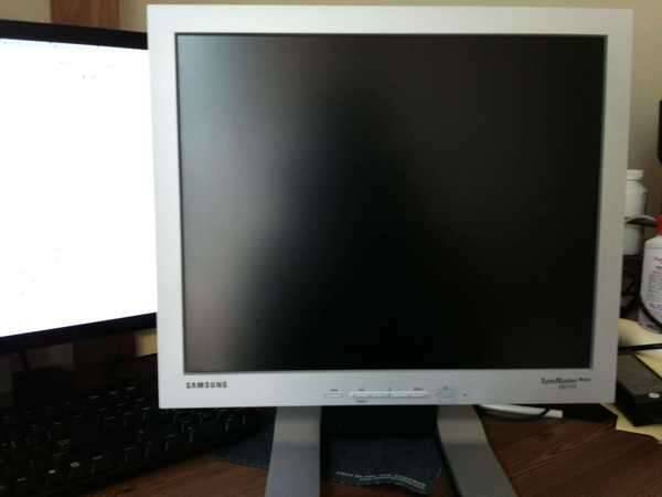 17인치 모니터 2대로 대물대와 교환하고싶습니다 (중고장터 - 비낚시용품)