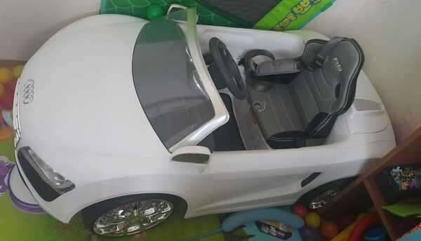 전동차 아우디R8팝니다 (중고장터 - 비낚시용품)