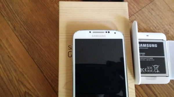 갤럭시S4 LTEA 32gb lgu 판매합니다 (중고장터 - 비낚시용품)