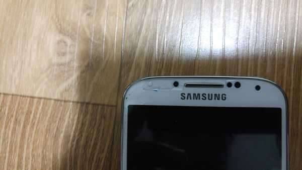 겔럭시 S4 32G 팝니다가격다운 (중고장터 - 비낚시용품)