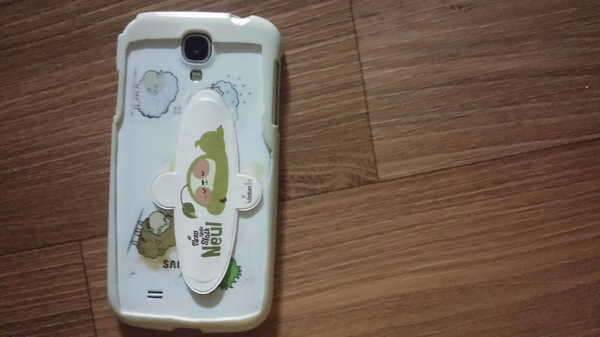 겔럭시 S4 32G 팝니다가격다운 (중고장터 - 비낚시용품)