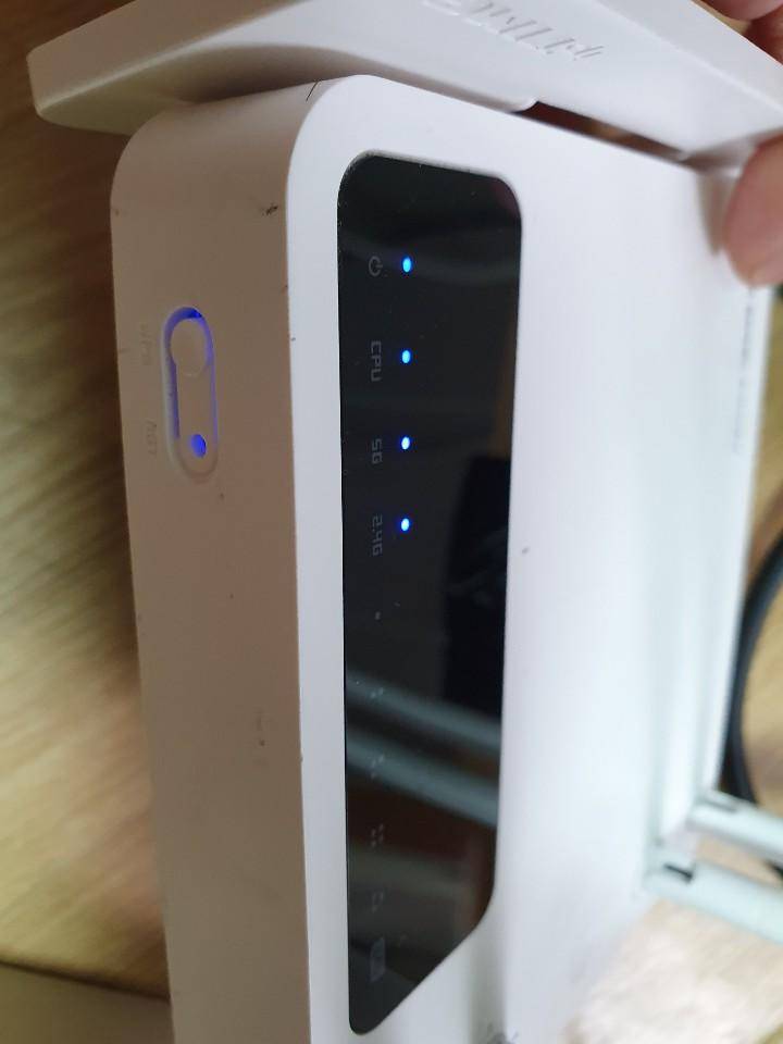 아이피타임 a604v 5g공유기안테나4개 외 1종 (중고장터 - 비낚시용품)