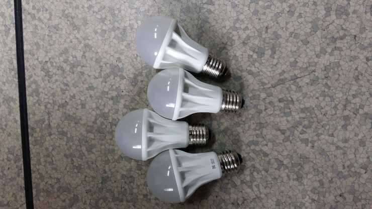 국산 LED 전구10w 팝니다 (중고장터 - 비낚시용품)