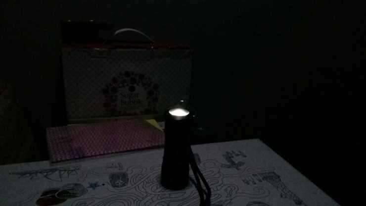 캠핑등렌턴겸용 팝니다택배선불 (중고장터 - 비낚시용품)