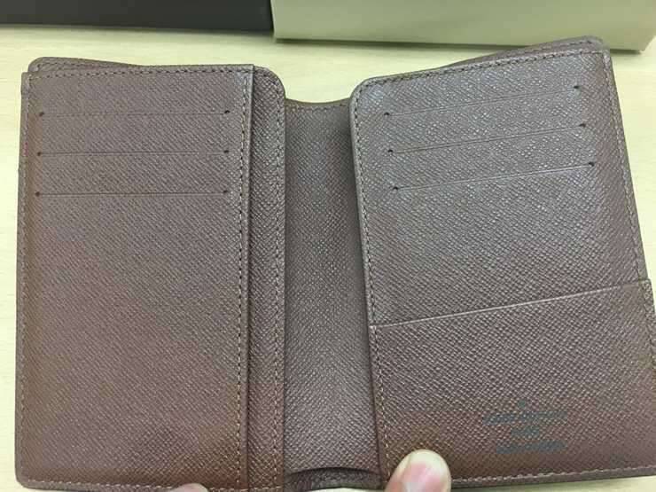 루이비통 중지갑 팝니다 (중고장터 - 비낚시용품)