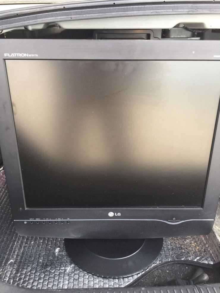 LG LCD TV겸용 모니터 팝니다 (중고장터 - 비낚시용품)