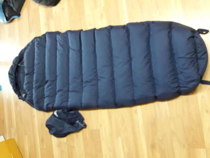영원무역 덕다운 침낭 3계절용 팝니다 (중고장터 - 비낚시용품)