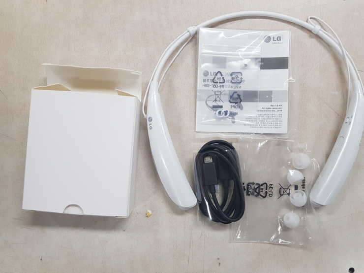 LG블루투스 이어폰 팝니다 모델명 HBS750 (중고장터 - 비낚시용품)