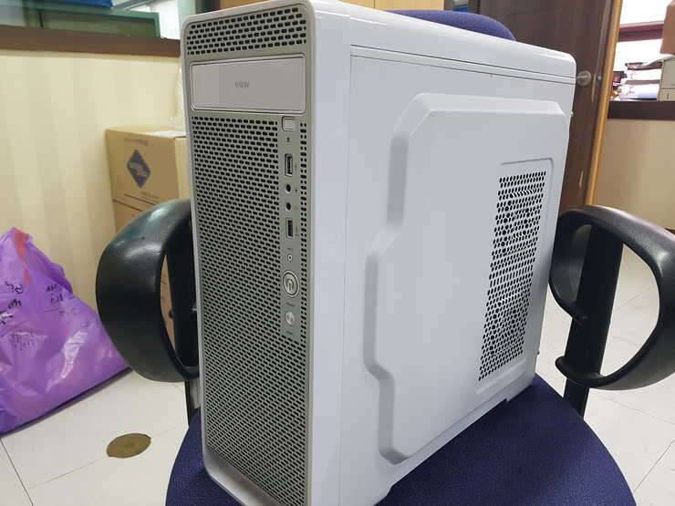 데스크탑 본체 팝니다 하스웰 정도급 입니다 서비스키보다마우스 드립니다 (중고장터 - 비낚시용품)