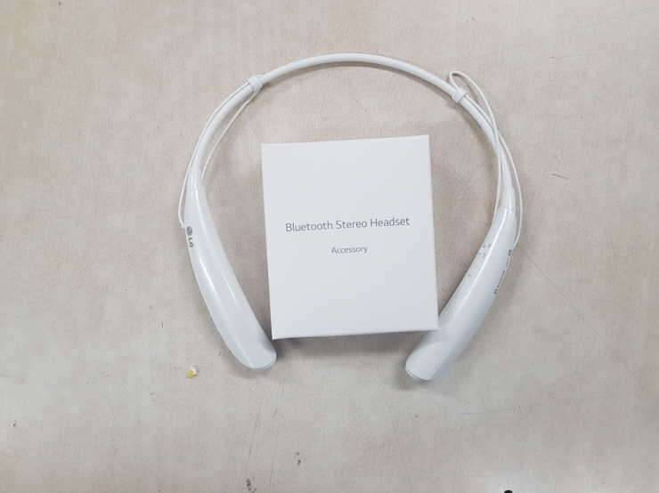 LG블루투스 이어폰 팝니다 모델명 HBS750 (중고장터 - 비낚시용품)
