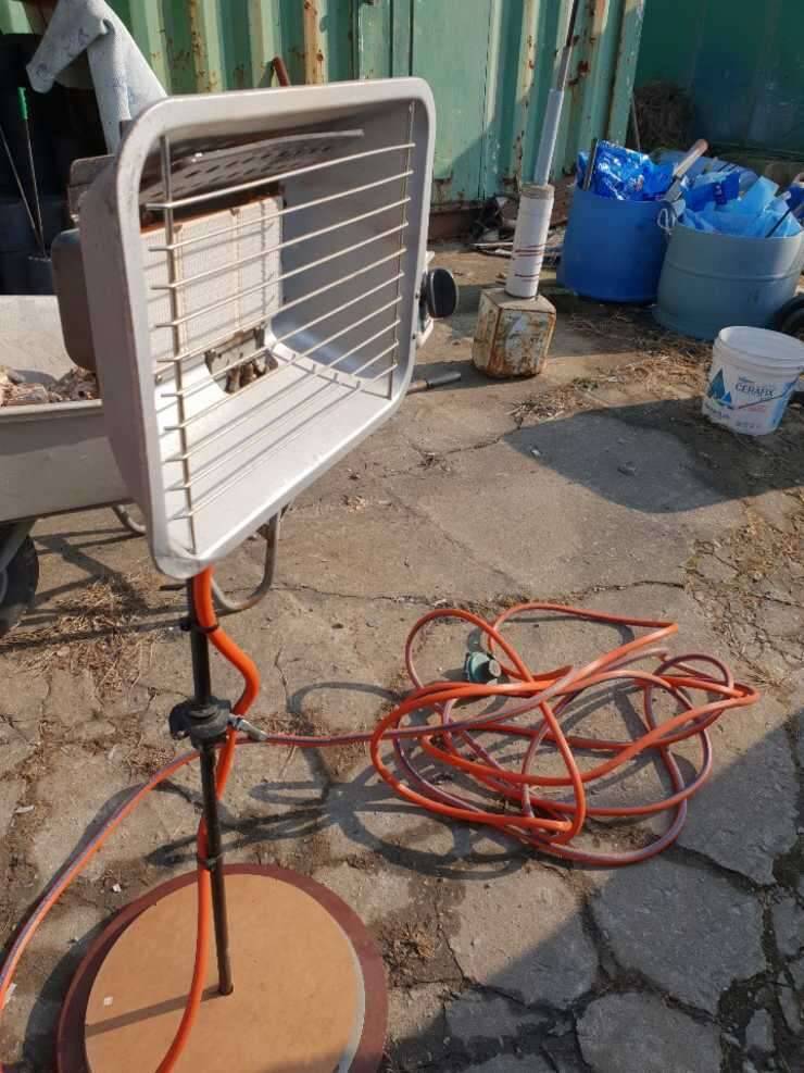가스난로벽걸이 스텐보온물통ㆍ체인 (중고장터 - 비낚시용품)