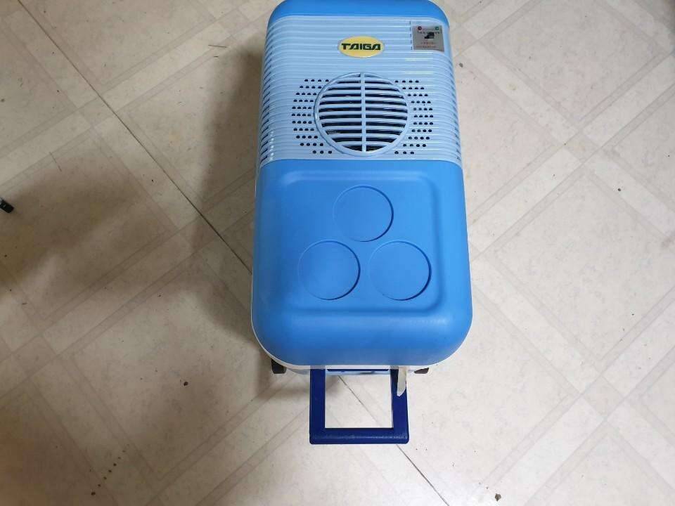 AC 220V DC 12V 겸용 소형냉온장고 팝니다 가정 및 차량용 겸용가능 (중고장터 - 비낚시용품)