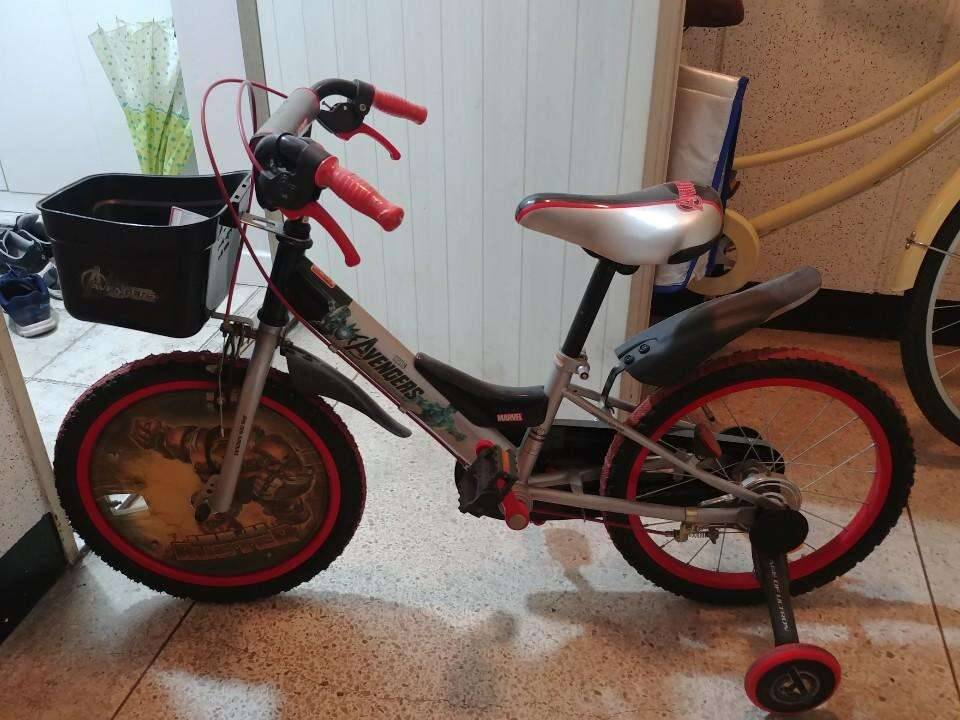 어벤져스 아동 자전거 라바 번개카 팝니다 (중고장터 - 비낚시용품)
