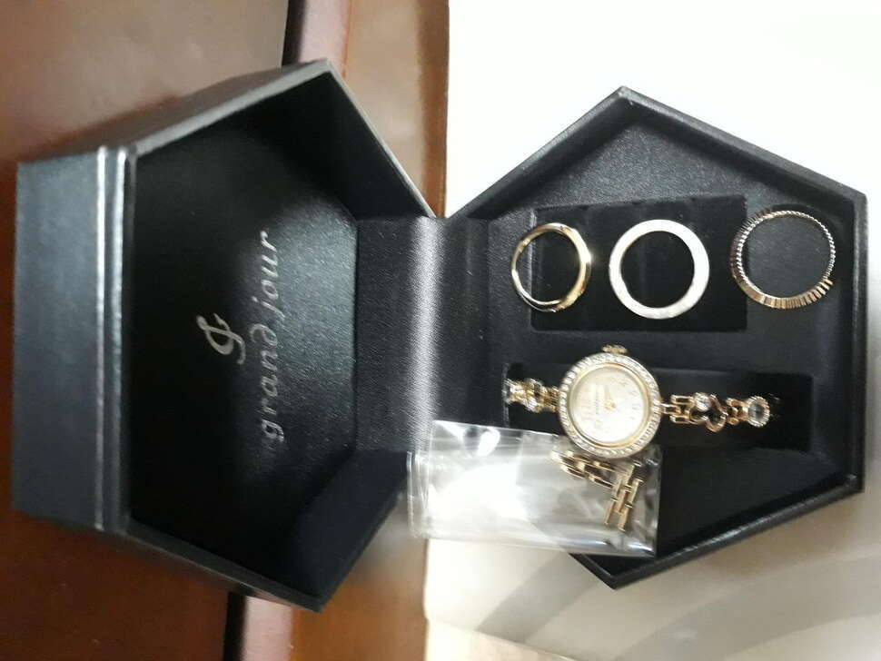 메트로시티 오리지널 정품 미니백 과 그외 몇가지 입니다 (중고장터 - 비낚시용품)