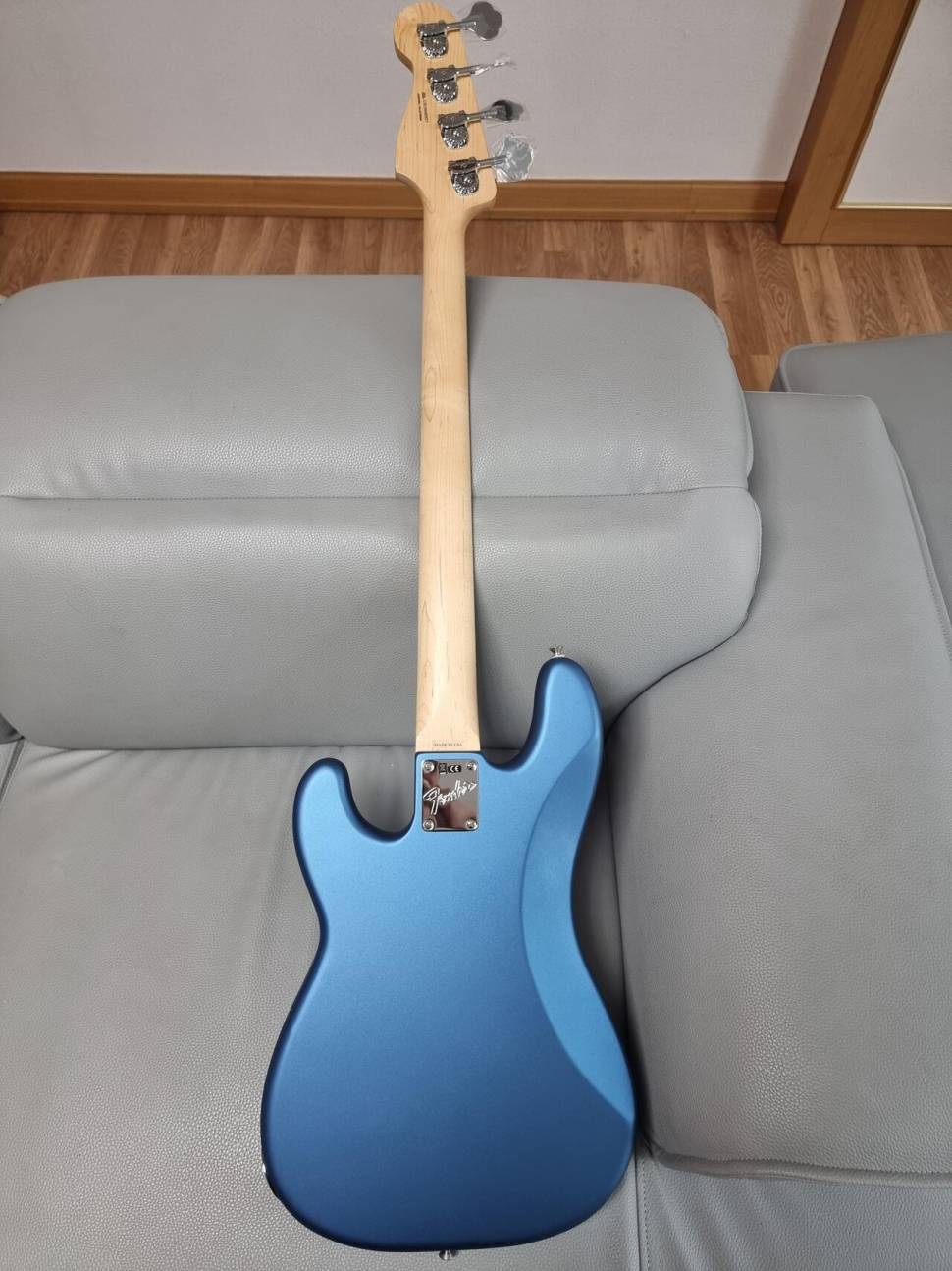 Fender 베이스기타 팝니다 (중고장터 - 비낚시용품)