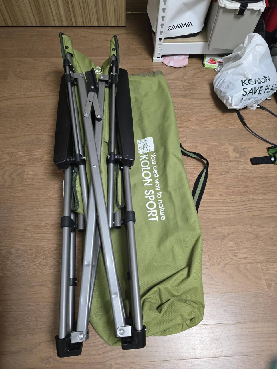 다이와 태클박스코오롱휴대용투버너최고급형코오롱릴렉스체어라푸마접이식야전침대 (중고장터 - 비낚시용품)