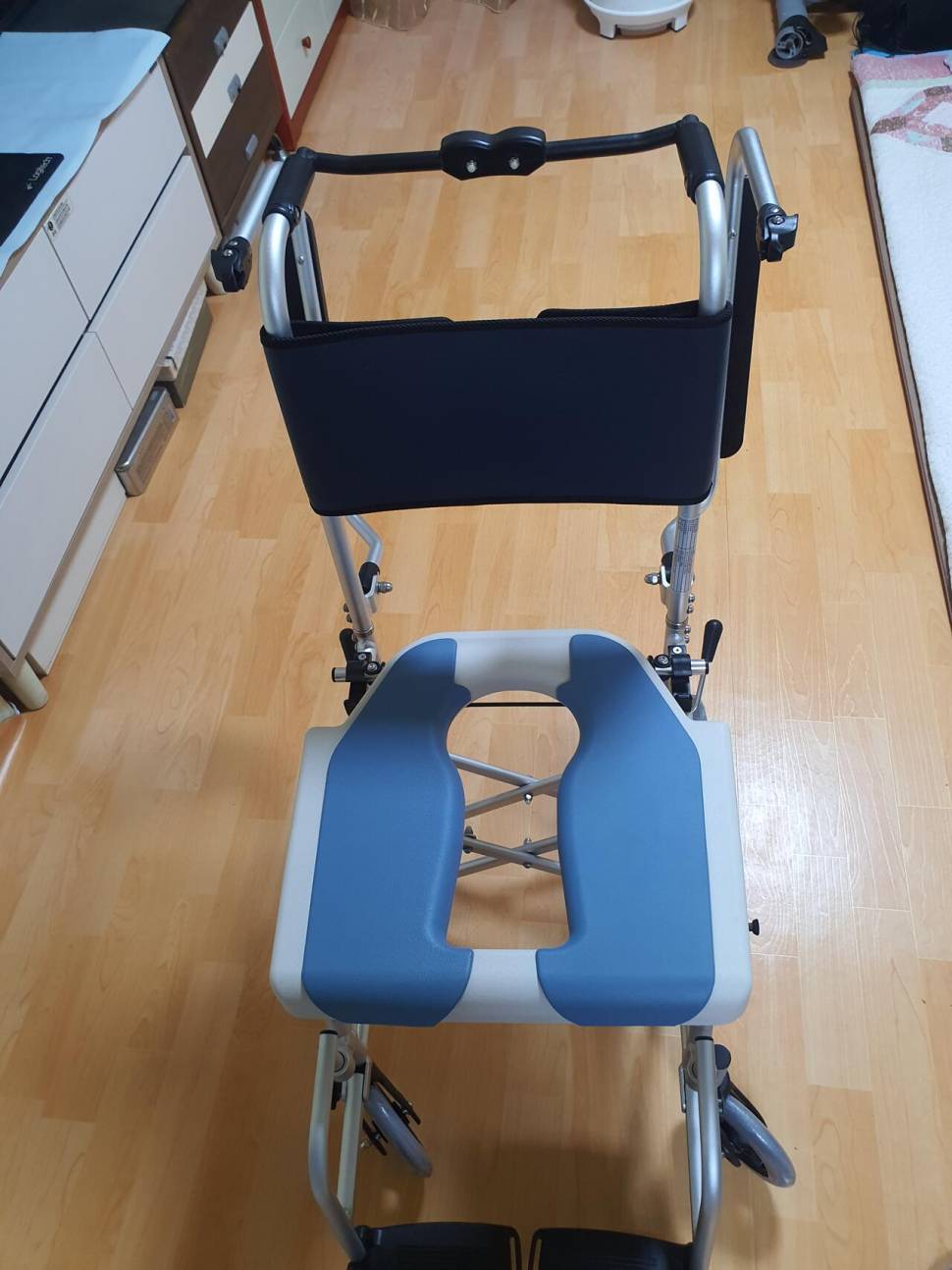 미키코리아접이식 휠체어 (중고장터 - 비낚시용품)