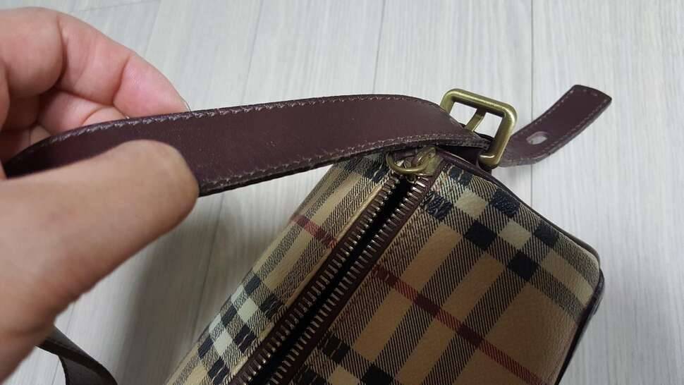 버버리 가방 입니다 (중고장터 - 비낚시용품)