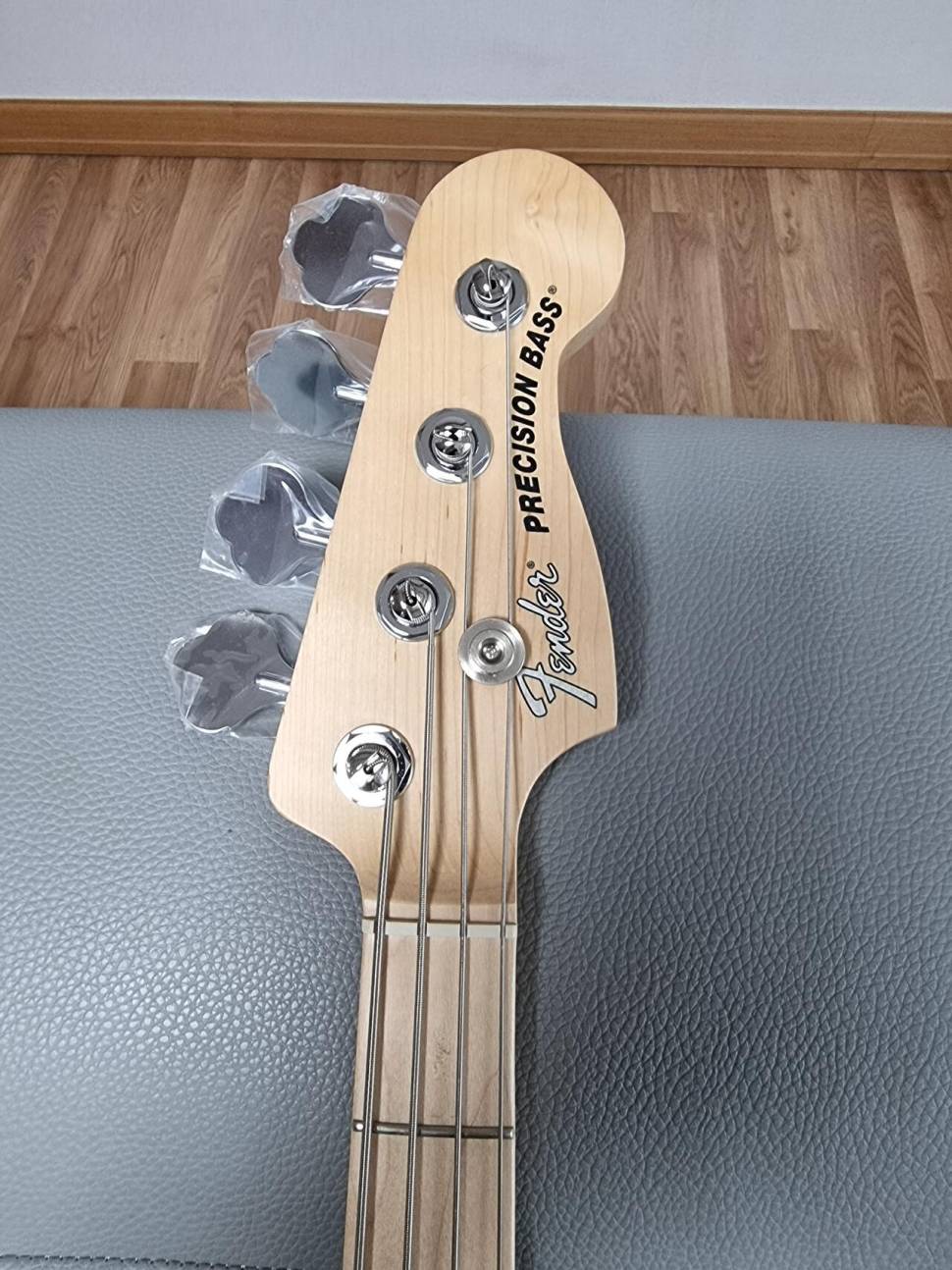 Fender 베이스기타 팝니다 (중고장터 - 비낚시용품)