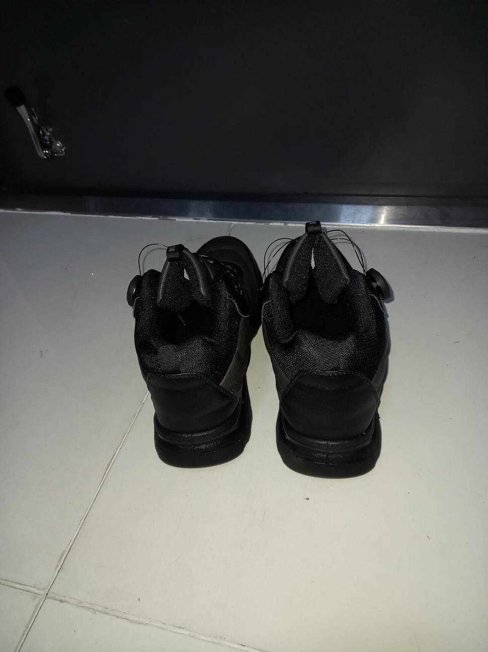 방한화 팝니다 (중고장터 - 비낚시용품)
