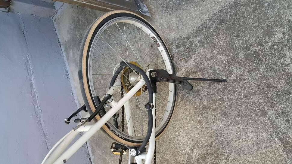 자전거와 모자 (중고장터 - 비낚시용품)