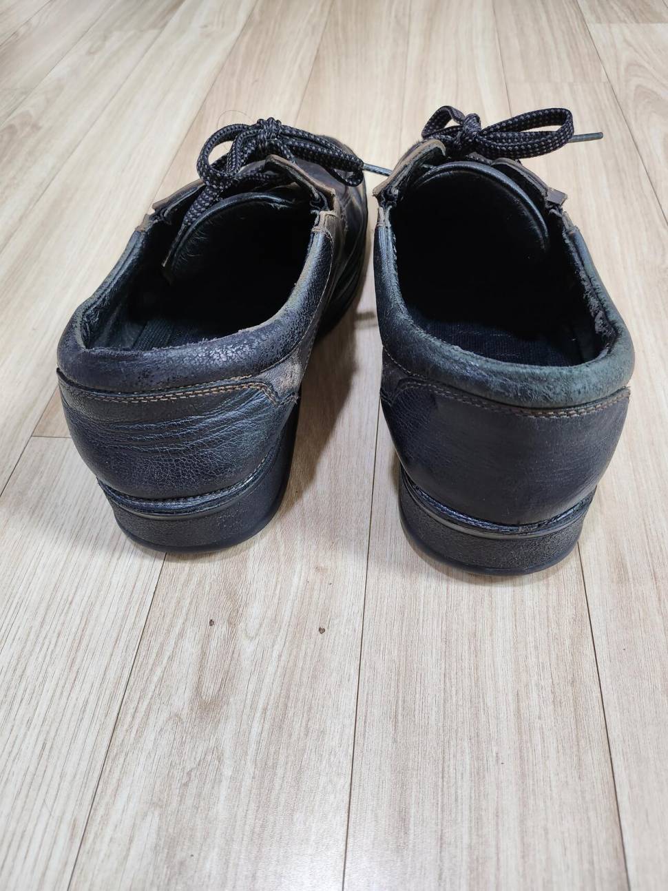 필라 운동화 팝니다 (중고장터 - 비낚시용품)