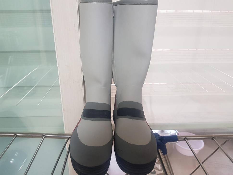 갯바위 신발 팔아요 (중고장터 - 비낚시용품)