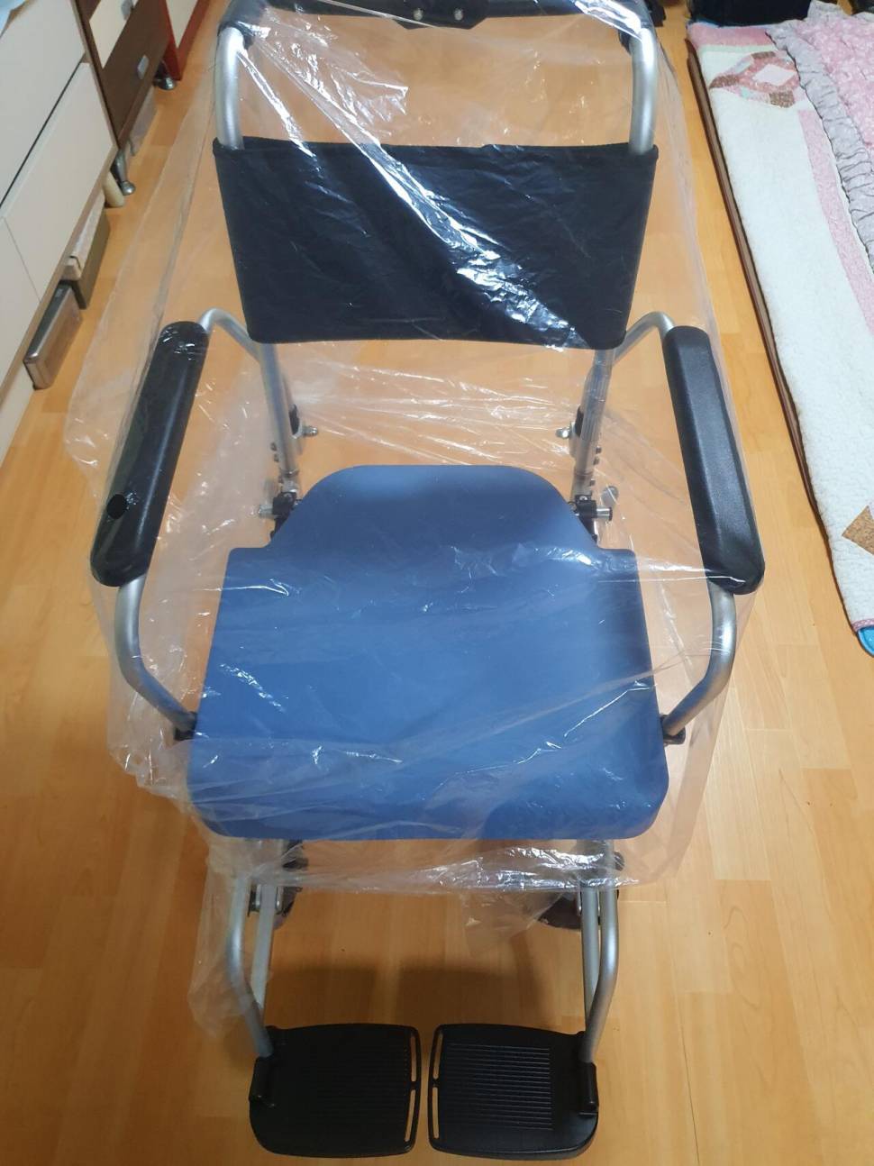 미키코리아접이식 휠체어 (중고장터 - 비낚시용품)