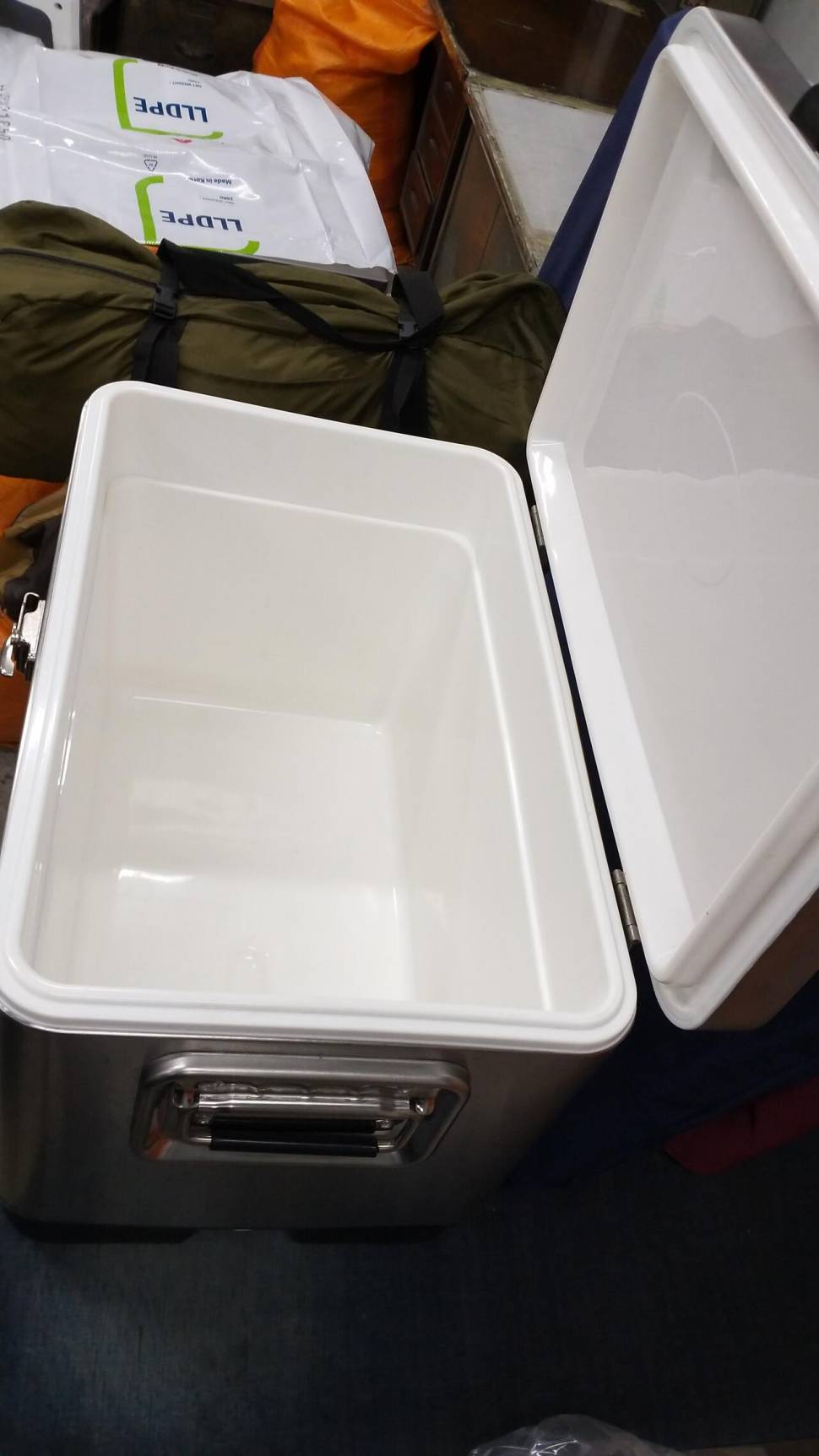 아이스박스51L5만원 테이블 2만원 의자1개만원 (중고장터 - 비낚시용품)