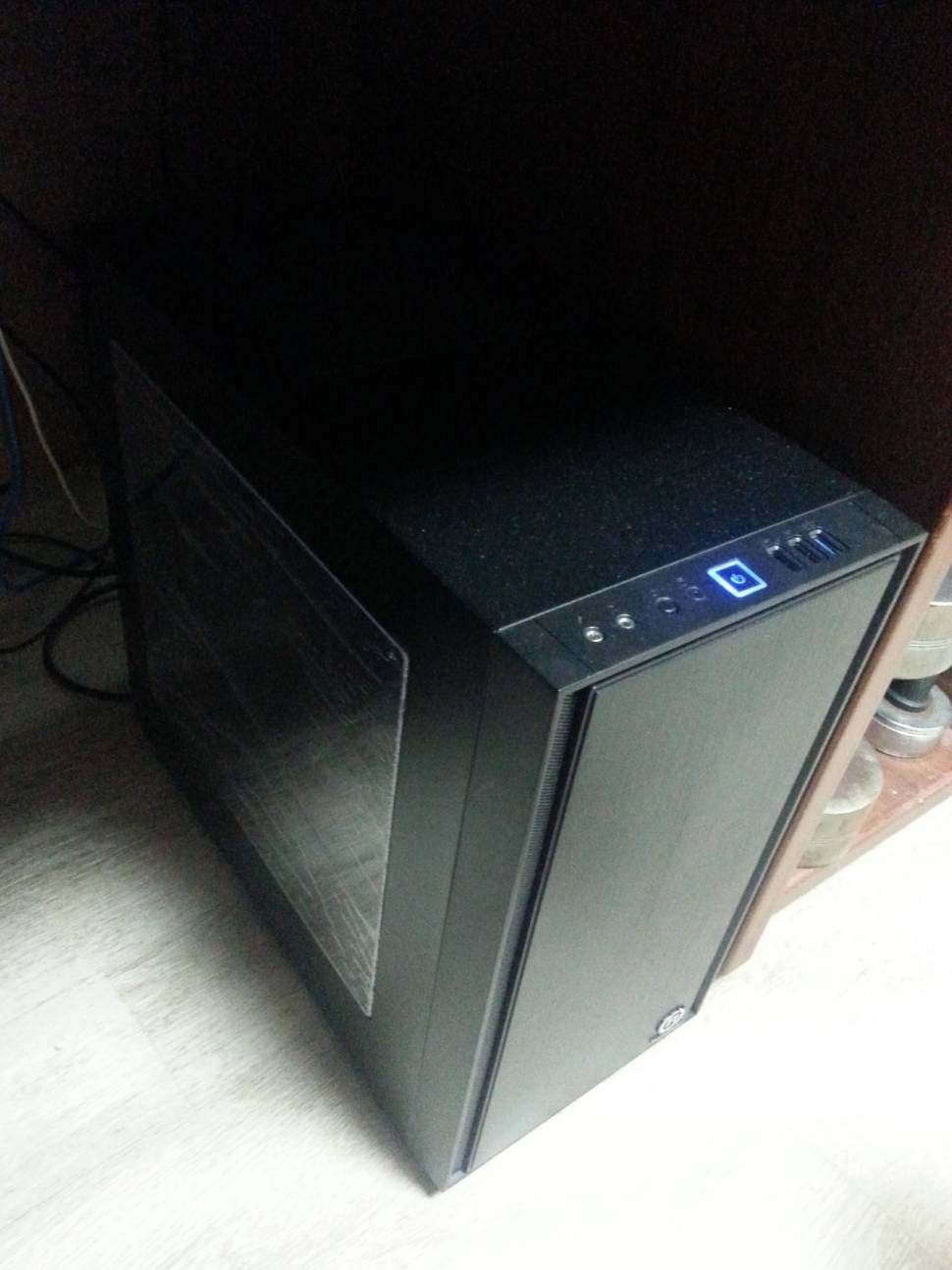컴퓨터 본체 팝니다 (중고장터 - 비낚시용품)