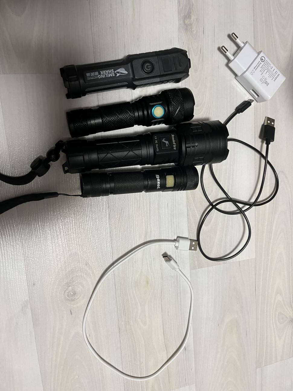 팔찌선글라스힙색스니커즈렌턴헬멧 (중고장터 - 비낚시용품)