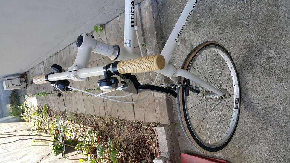 자전거와 모자 (중고장터 - 비낚시용품)
