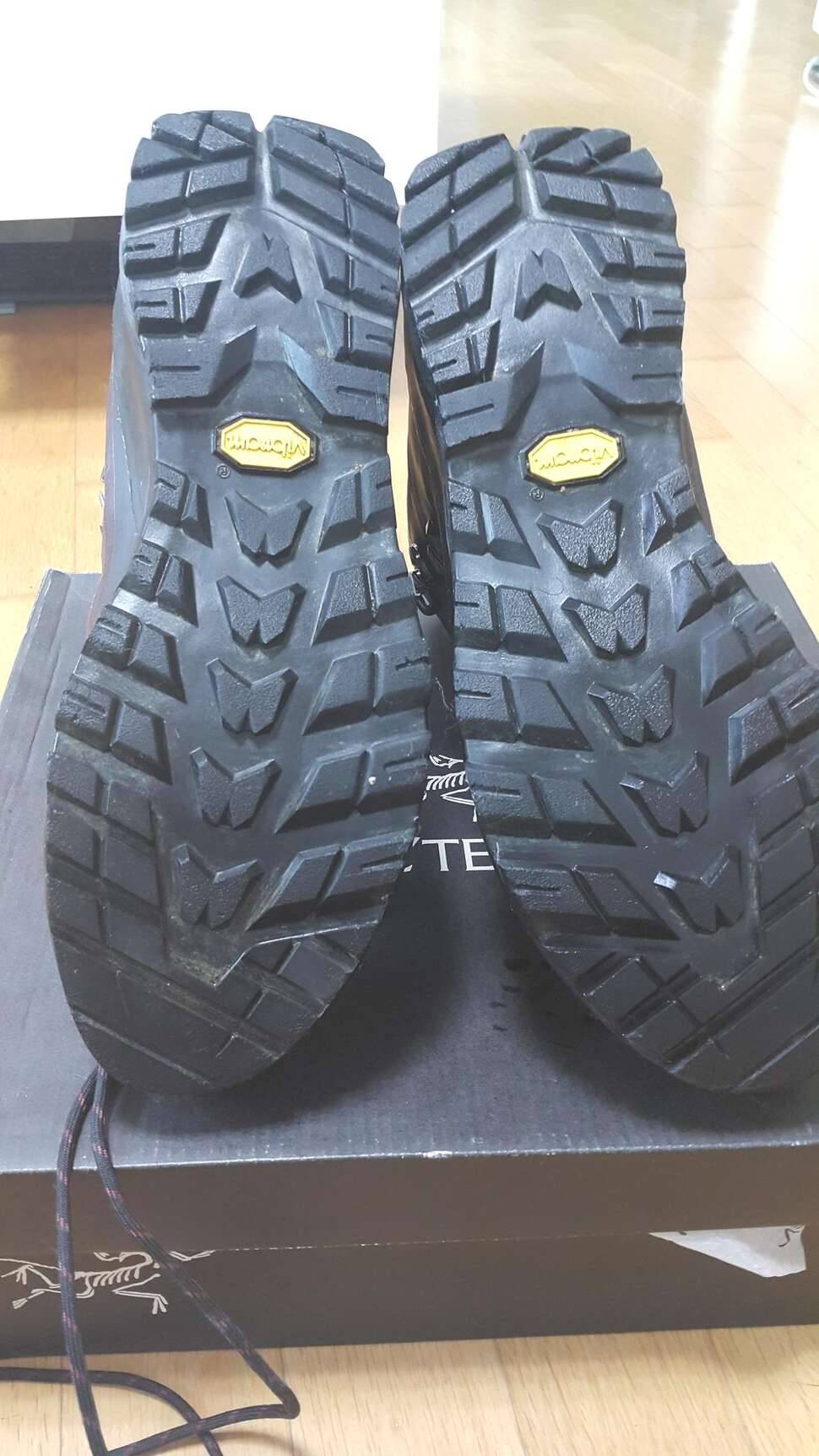 아크테릭스 보라 미드 GTX (중고장터 - 비낚시용품)