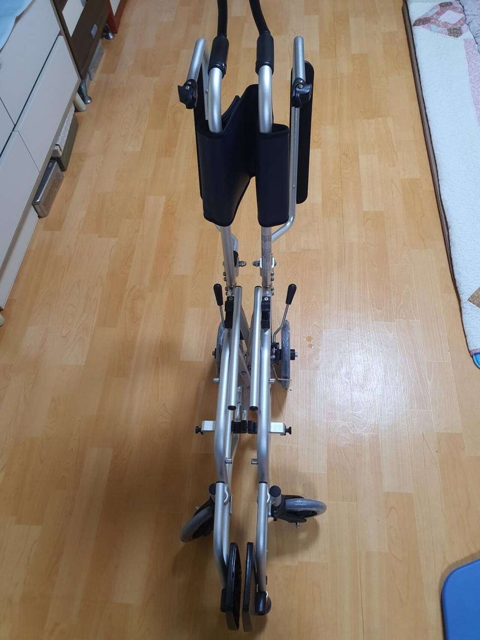 미키코리아접이식 휠체어 (중고장터 - 비낚시용품)