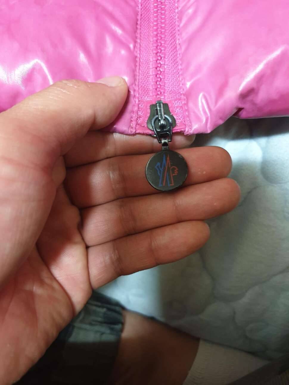 몽클레어 여성패딩조끼 정품팝니다 (중고장터 - 비낚시용품)
