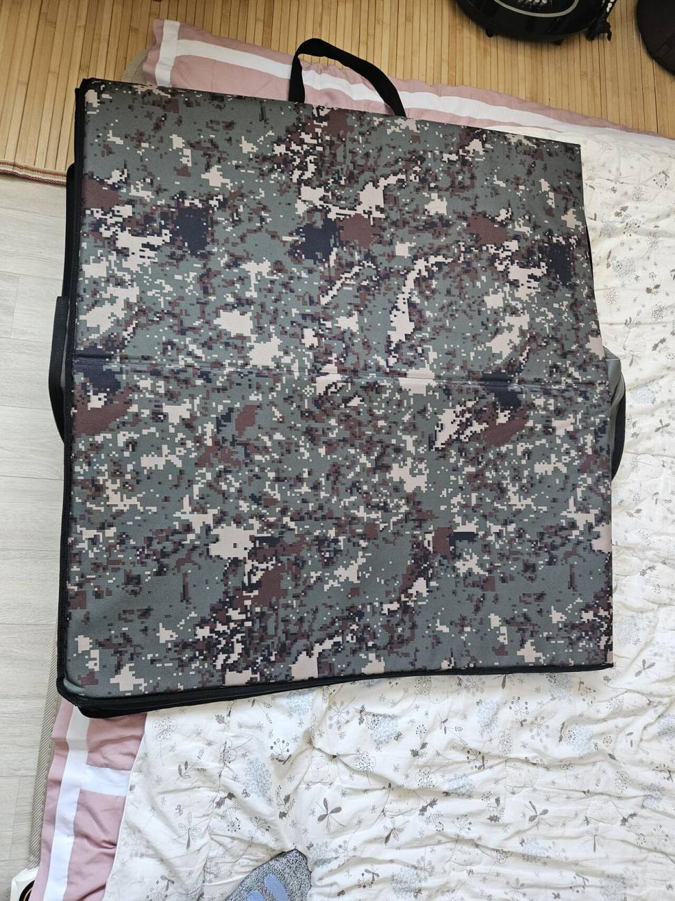 극동계침낭 멀티파워탭 선반 일또낚매트 전자찌 팝니다 (중고장터 - 비낚시용품)