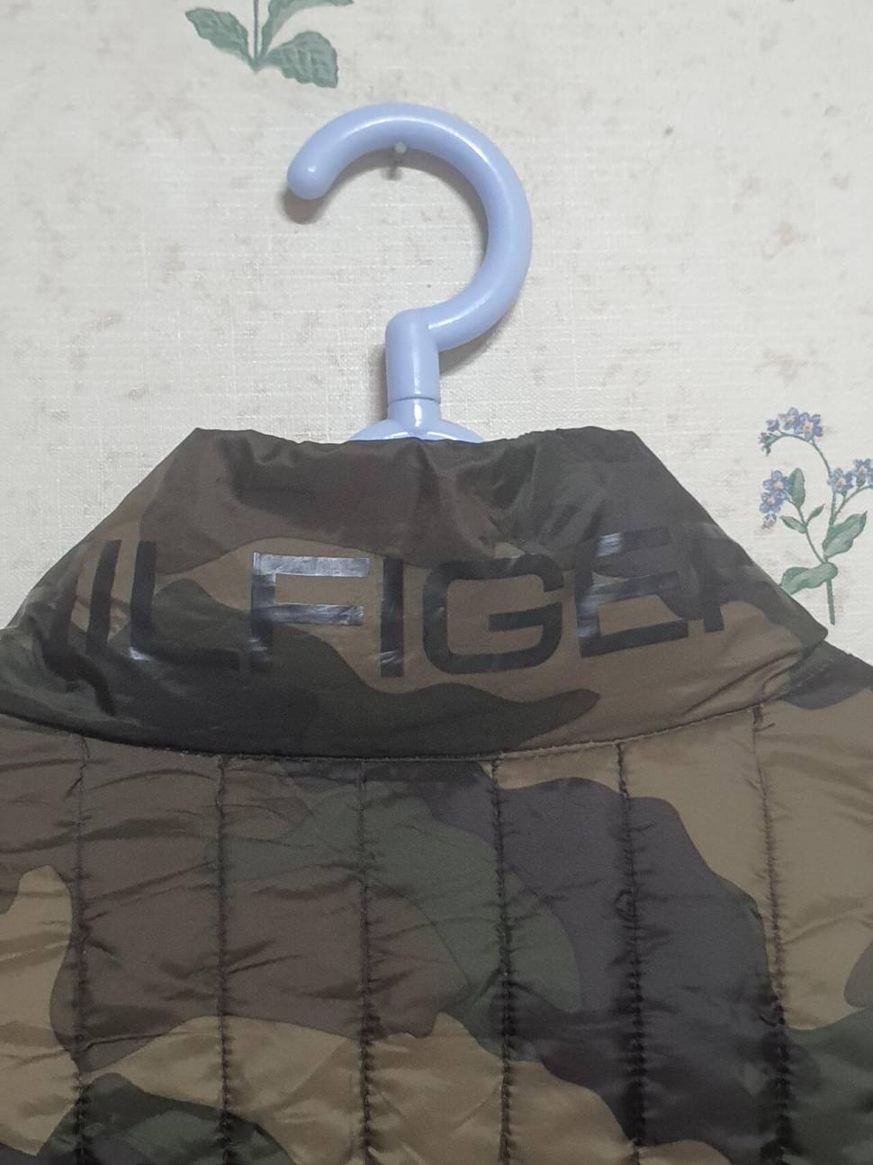 타미힐피거 105110 밀리터리 카모 경량패딩 (중고장터 - 비낚시용품)