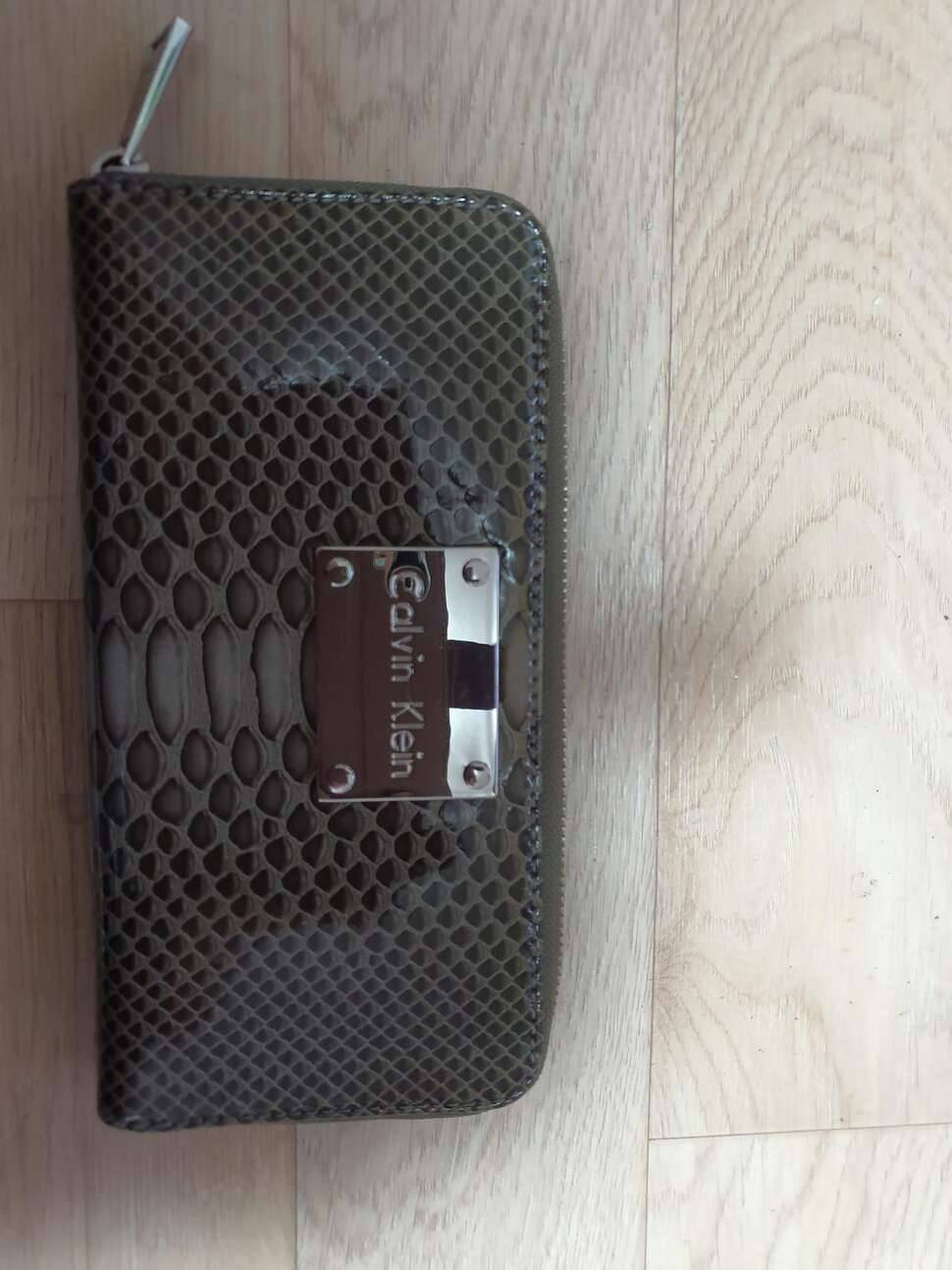 전자동 고속 무선충전 차량용 거치대 와 몇가지 입니다 (중고장터 - 비낚시용품)