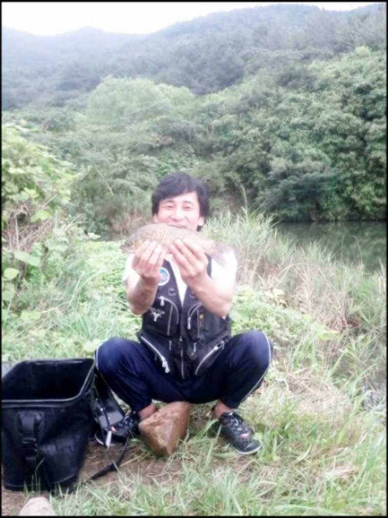 친구와함께 행복한 황금월척붕어를 (조황조행기 - 월척컵토종붕어챔피언십)