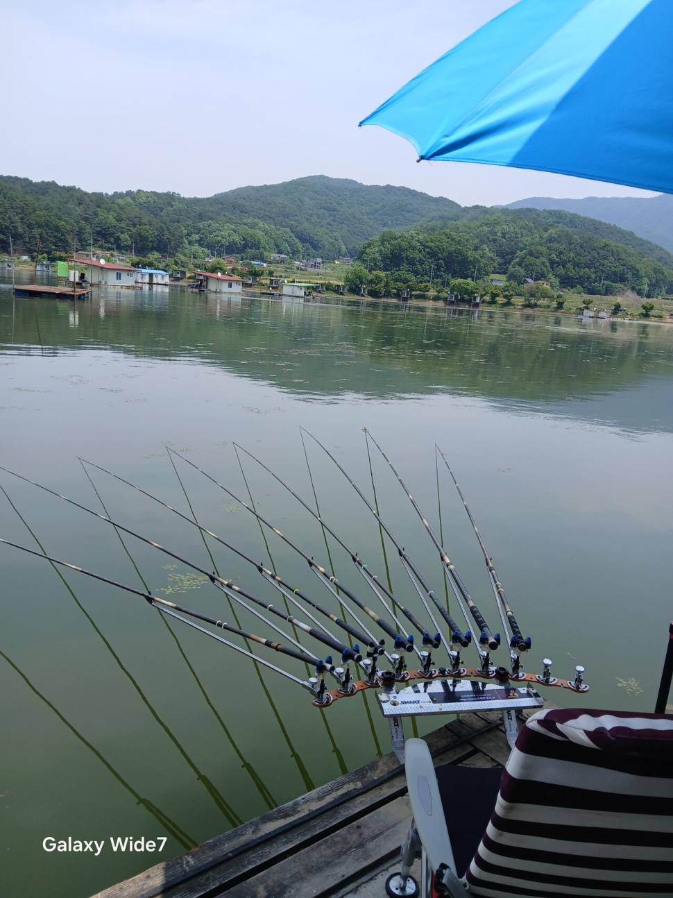 계속되는 입질 활성도가 좋아요 전좌대 만석임에도 수상좌대는 대만족 (조황조행기 - 월척컵토종붕어챔피언십)