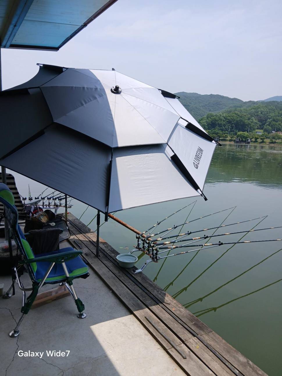 계속되는 입질 활성도가 좋아요 전좌대 만석임에도 수상좌대는 대만족 (조황조행기 - 월척컵토종붕어챔피언십)